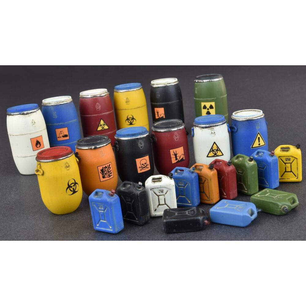 Miniart 1/35 Plastic Barrels and Cans Set Model Kit